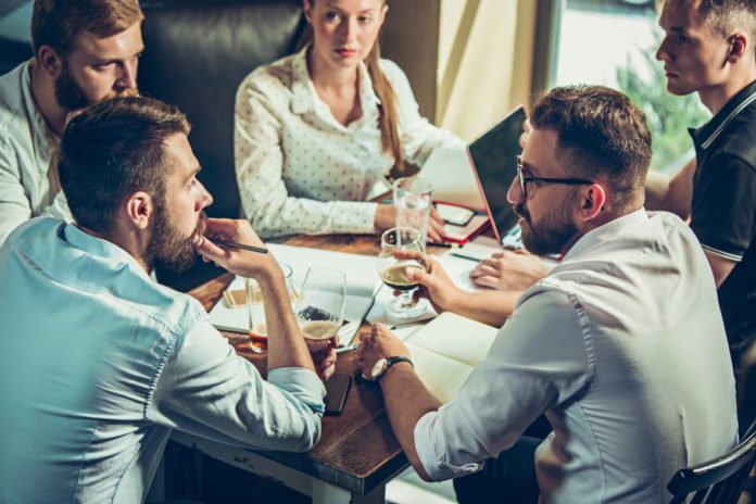 Mit Business Innovation zukunftssicher und wettbewerbsfähig werden Mit Business Innovation zukunftssicher und wettbewerbsfähig werden