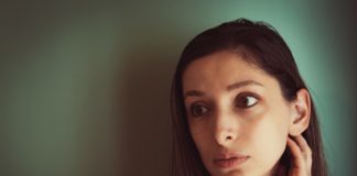 Hinschauen: Psychische Belastung bei Mitarbeitern erkennen Psychische Belastung bei Mitarbeitern erkennen