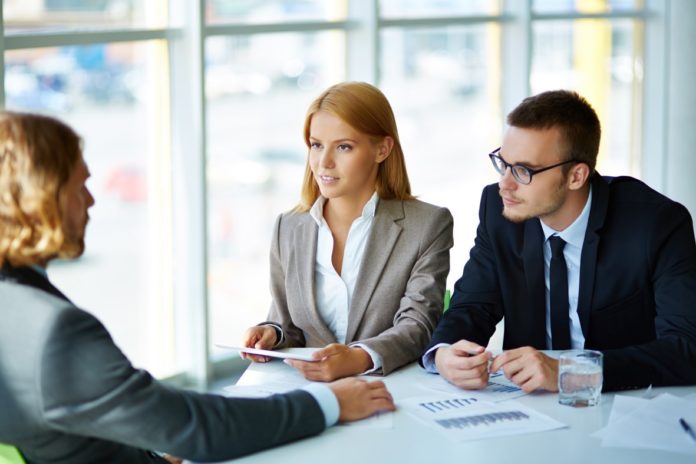 Employee Voice Mitarbeiter zu Mitstreitern machen Employee Voice: Mitarbeiter zu Mitstreitern machen
