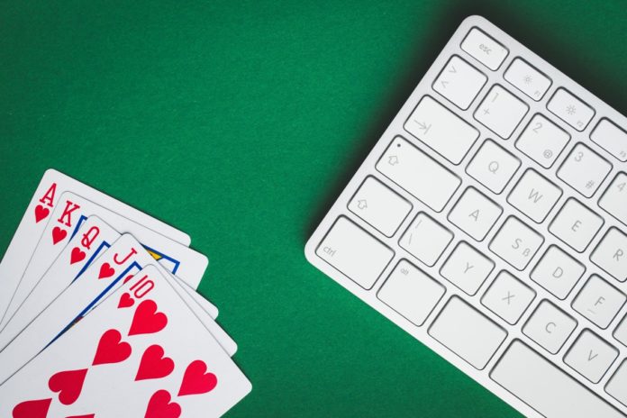 Mit dieser Anleitung können auch Anfänger Online Poker spielen