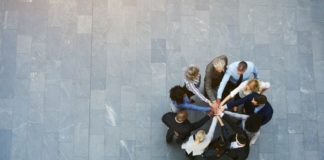 Die Zusammenarbeit im Team stärken Die Zusammenarbeit im Team stärken