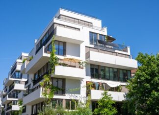 5 Vorteile eines Balkonsolarkraftwerks in der Stadt besitzen