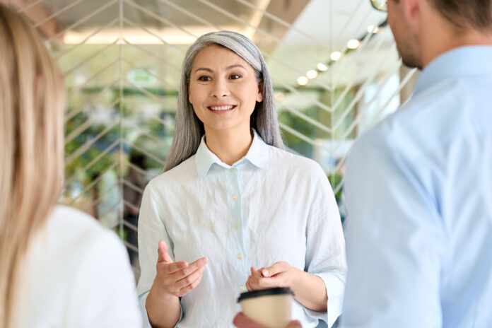 Positiv führen Mitarbeiter und Teams empowern Positiv führen: Mitarbeiter und Teams empowern