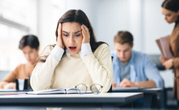 Gefallen, aber nicht am Ende: Wie du nach einer gescheiterten Prüfung mental wieder aufstehst Wie du nach einer gescheiterten Prüfung mental wieder aufstehst