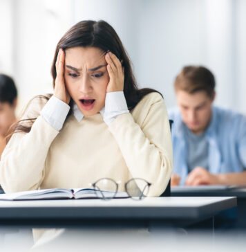 Gefallen, aber nicht am Ende: Wie du nach einer gescheiterten Prüfung mental wieder aufstehst Wie du nach einer gescheiterten Prüfung mental wieder aufstehst
