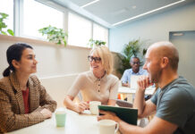 Feedbackgespräche mit Mitarbeitern führen Feedbackgespräche mit Mitarbeitern führen