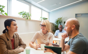 Feedbackgespräche mit Mitarbeitern führen Feedbackgespräche mit Mitarbeitern führen