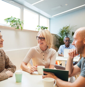 Feedbackgespräche mit Mitarbeitern führen Feedbackgespräche mit Mitarbeitern führen