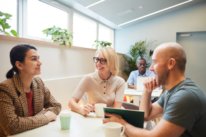 Feedbackgespräche mit Mitarbeitern führen Feedbackgespräche mit Mitarbeitern führen